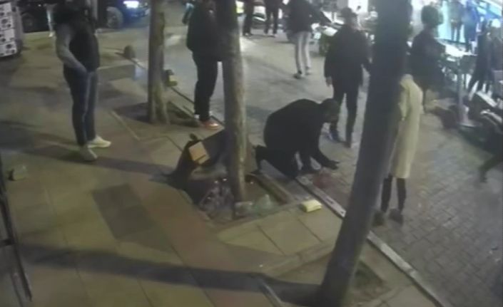 Bornova’da gençler arasında bıçaklı kavga: 1 ağır 2 yaralı