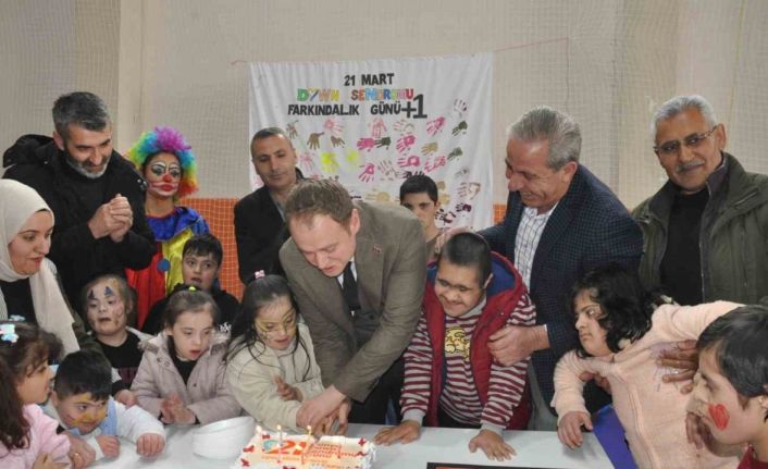 Bulanık Kaymakamı Koşansu, down sendromlu çocukları unutmadı