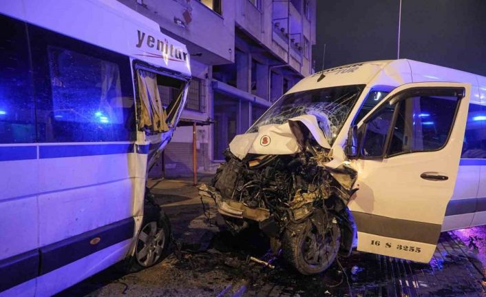 Bursa’da 4 aracın karıştığı kazada 3 kişi yaralandı