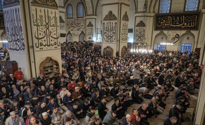 Bursalılar bayram namazında camileri doldurdu