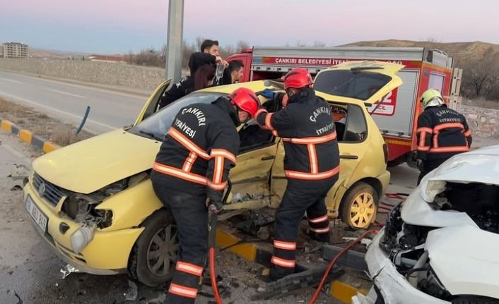 Çankırı’da iki otomobil çarpıştı: 6 yaralı