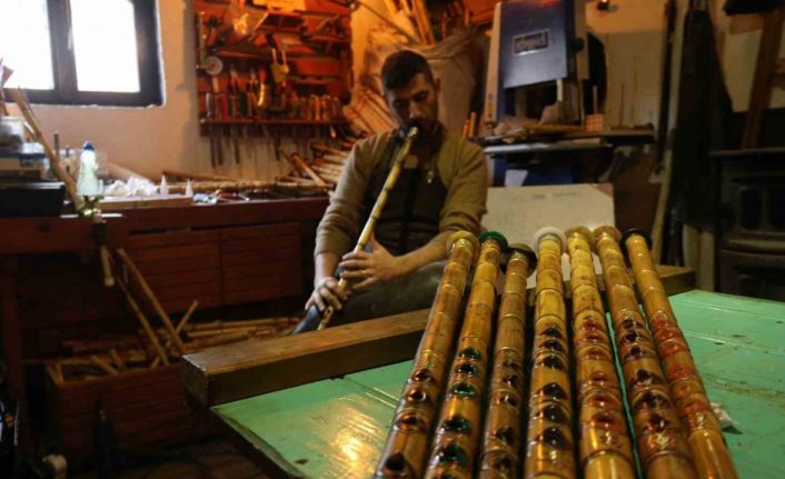 Caretta Caretta kabuğu ile 2 günde süslenen neyler Amerika ve Çin’e gönderiliyor