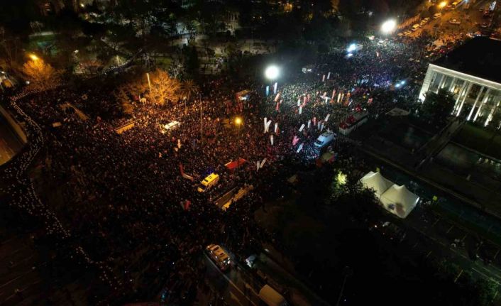 CHP Genel Başkanı Özel: "İmamoğlu ile dayanışmamızı göstermek için Saraçhane’de toplandık"