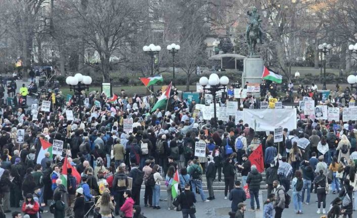 Columbia Üniversitesi’ndeki Filistinli aktivistin gözaltına alınmasını binlerce öğrenci protesto etti