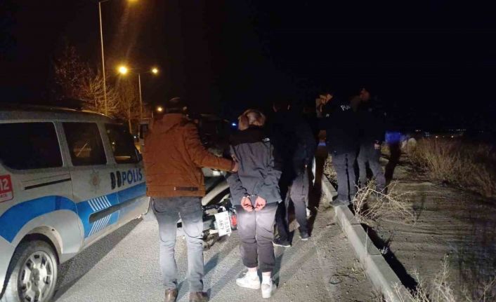 Çorum’da haraketli dakikalar: Polisten kaçan motosikletli şahıslar kovalamacayla yakalandı