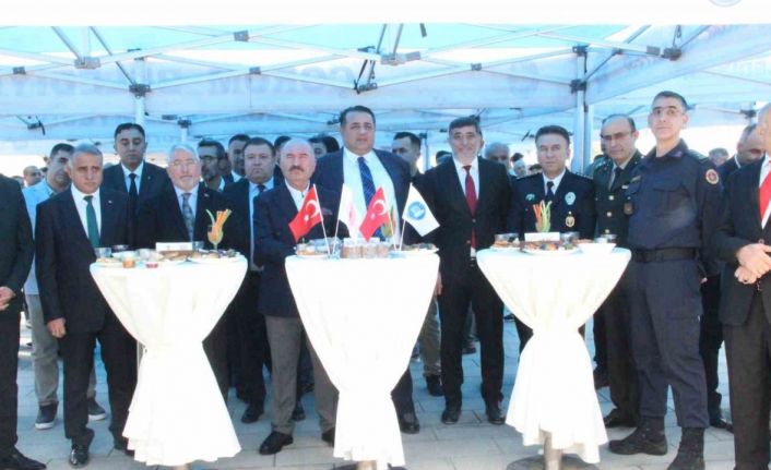 Çorum’da kent protokolü ve vatandaşlar bayramlaştı