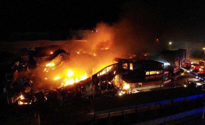 Çorum’daki fabrika yangını havadan görüntülendi