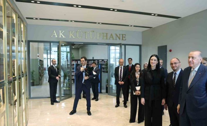 Cumhurbaşkanı Erdoğan AK Kütüphane’yi ziyaret etti