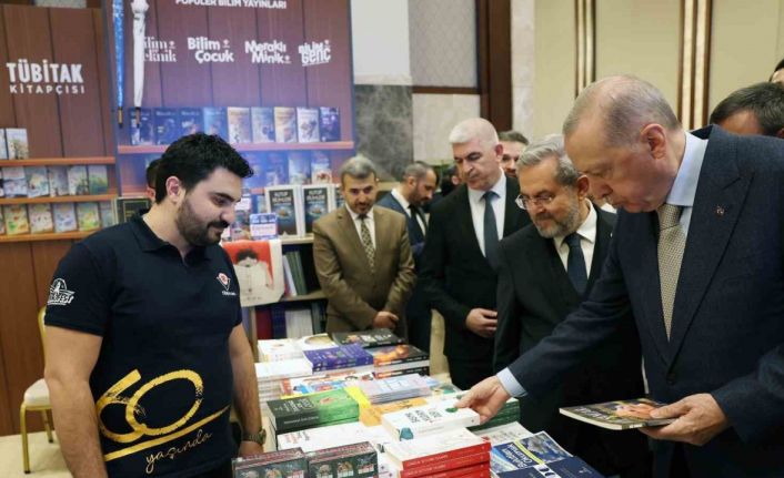 Cumhurbaşkanı Erdoğan, kitap fuarını ziyaret etti