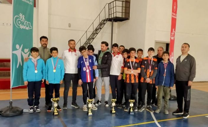 Cumhuriyet Ortaokulu flor korling dalında birinci oldu