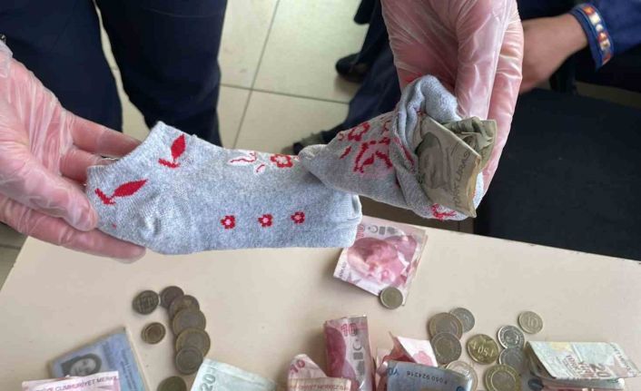 Dilencinin çorabından 2 bin 235 lira para çıktı