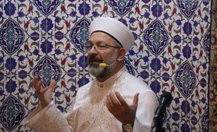 Diyanet İşleri Başkanı Erbaş, Sakarya’da teravih namazı kıldırdı