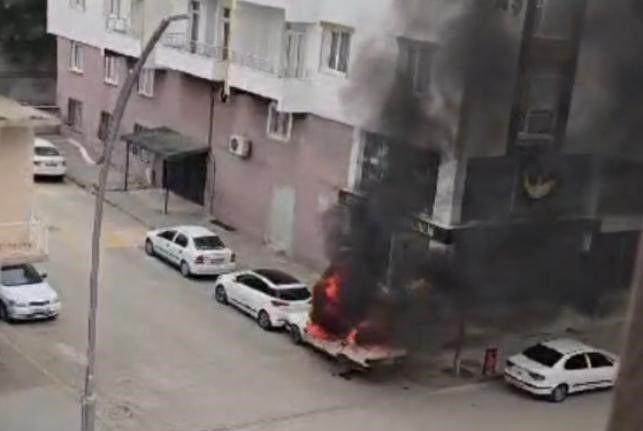 Diyarbakır’da park halindeki Fiat Tofaş alev topuna döndü