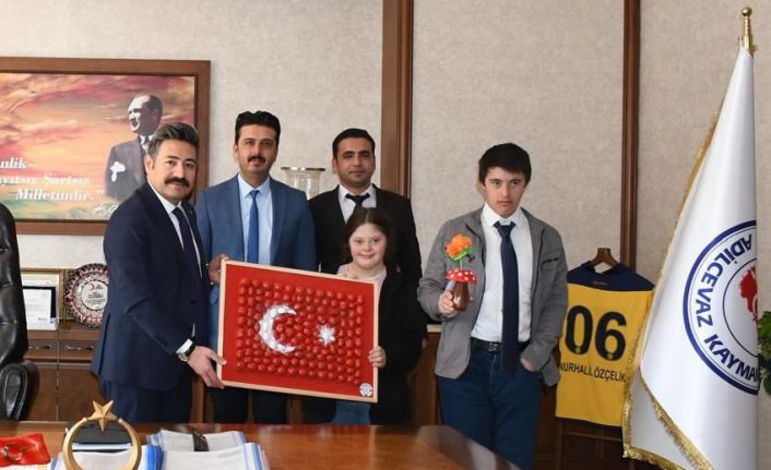 Down sendromlu öğrencilerden Kaymakam Özçelik’e ziyaret