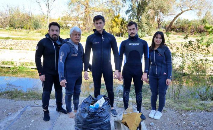 Dünya Su Günü’nde bir damla umut için daldılar, torbalar dolusu çöp çıkardılar