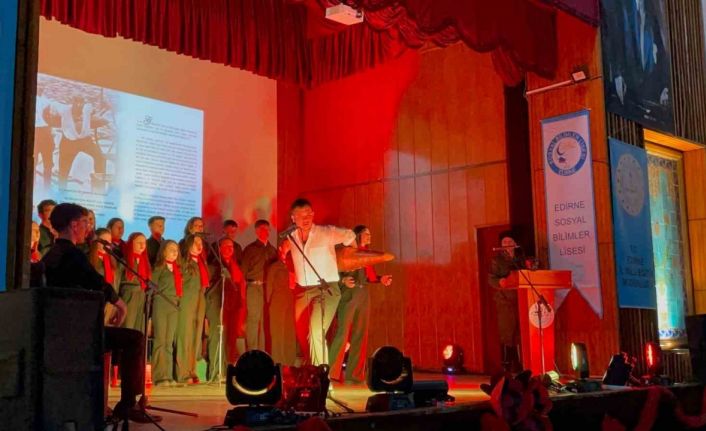 Edirne’de lise öğrencilerinin zafer gösterisi ilgiyle izlendi