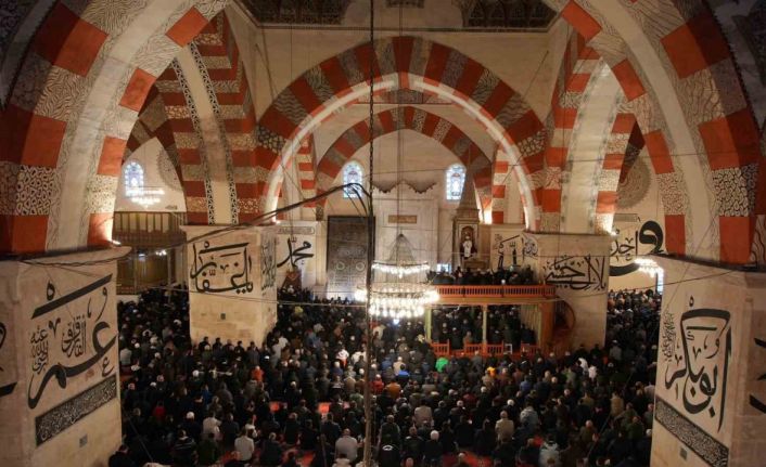 Edirne’de Ramazan Bayramı’nda vatandaşlar camilere akın etti