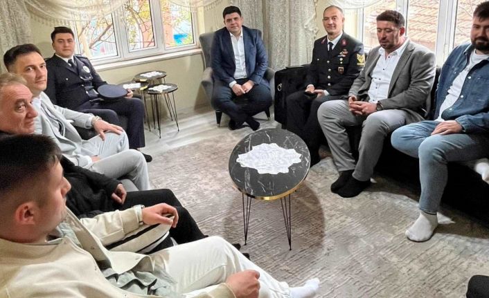 Emet Kaymakamı Seyman’dan şehit ailesine bayram ziyareti