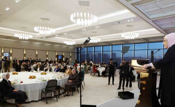 Emine Erdoğan, AK Parti Genel Merkez Kadın Kolları Başkanlığının iftarına katıldı