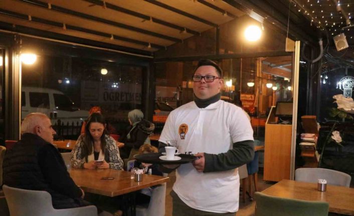 ‘Engelsiz Kafe’nin gençleri engel tanımıyor