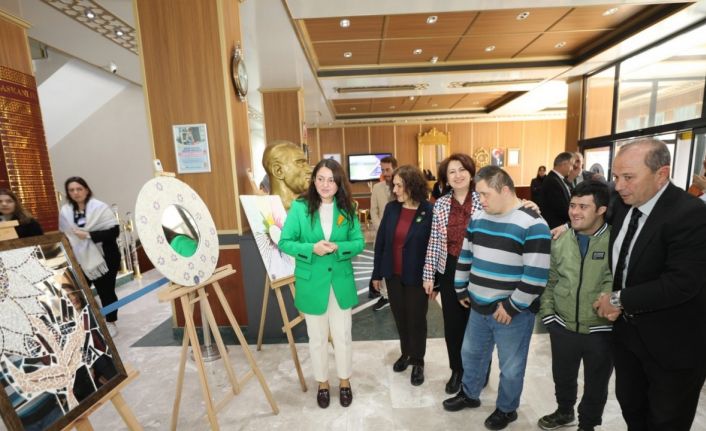 Engelsiz Yaşam Merkezi öğrencilerinden anlamlı sergi