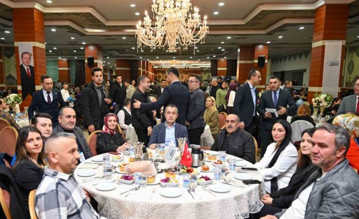 Esenyurt Başkan Vekili Aksoy belediye personelleriyle iftarda buluştu