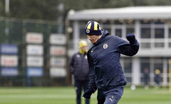 Fenerbahçe, çalışmalarına devam etti