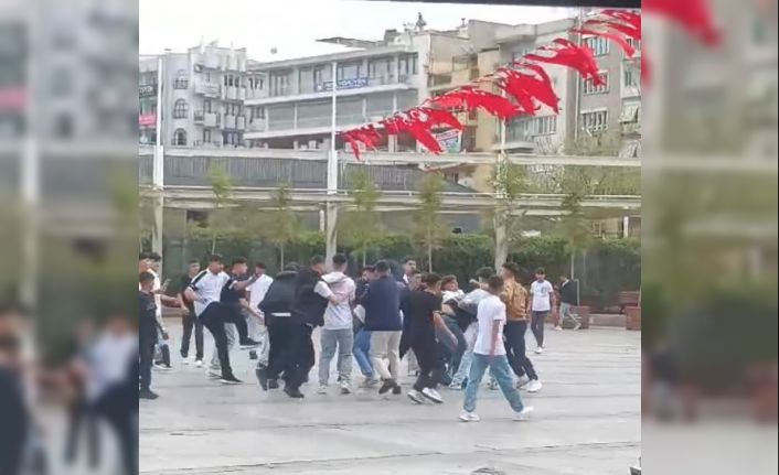 Gençlerin kavgası ortalığı karıştırdı: 1 yaralı