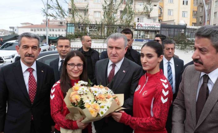 Gençlik ve Spor Bakanı Bak, Şırnak’ta gençlerle bir araya geldi
