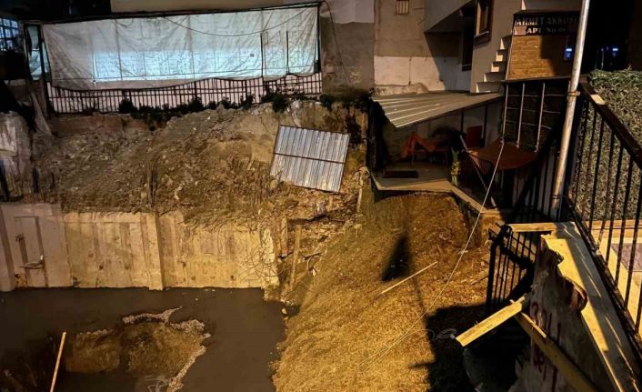 Güngören’de 6 katlı binanın bitişiğindeki inşaat alanında toprak kayması yaşandı