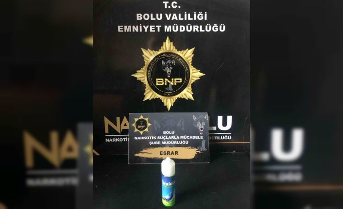 Güvercin vitamini kutusunda likit esrar yakalandı