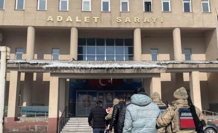 Hakkari jandarması dolandırıcılık şebekesini çökertti: 5 gözaltı