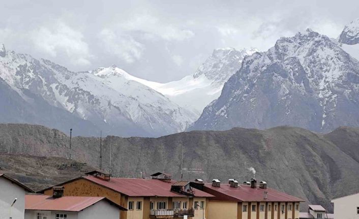 Hakkari’de mart ayında kar sürprizi