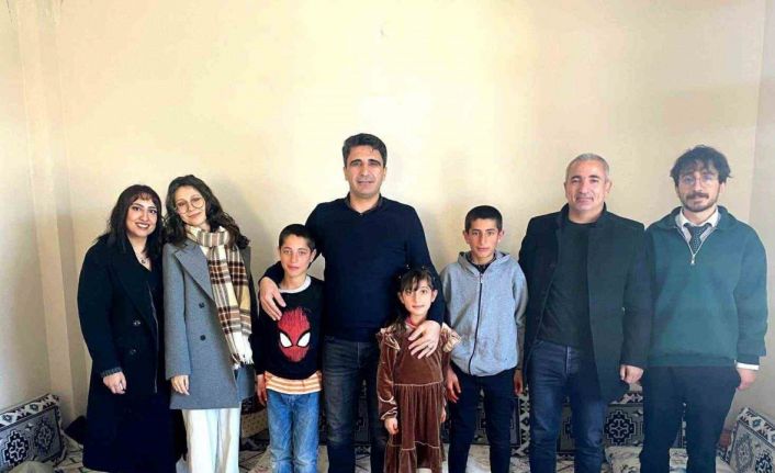 Hamur Kaymakamı Mahir’den yetim ve öksüz çocuklara doğum günü sürprizi