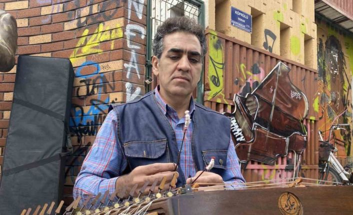 Herkes bayram tatilindeyken o sokak sanatına devam ediyor