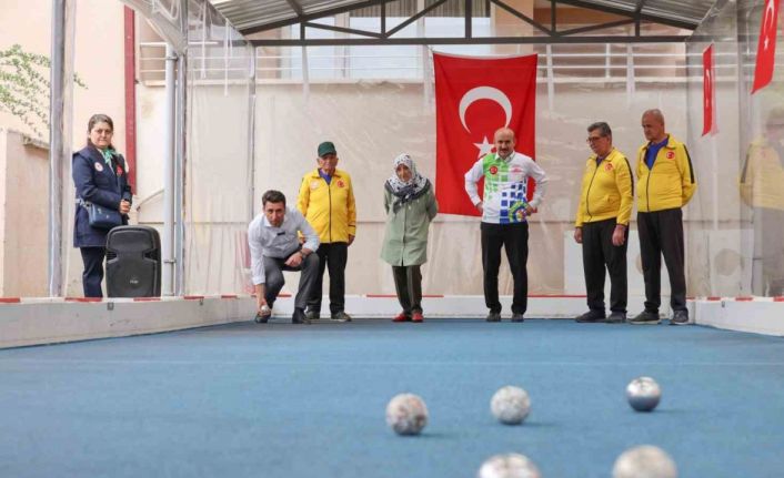 Huzurevi sakinleri bocce oyunu ile yeteneklerini sergiledi