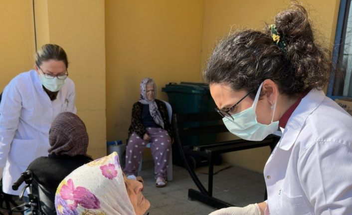Huzurevi sakinlerine diş taraması yapıldı