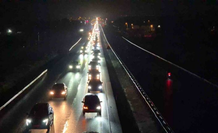 İstanbul’a dönüş: Tekirdağ’da trafik yoğunluğu