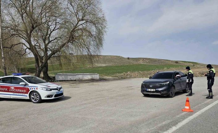 Jandarma ekipleri ‘Bayramınız Kemerli Olsun’ dedi