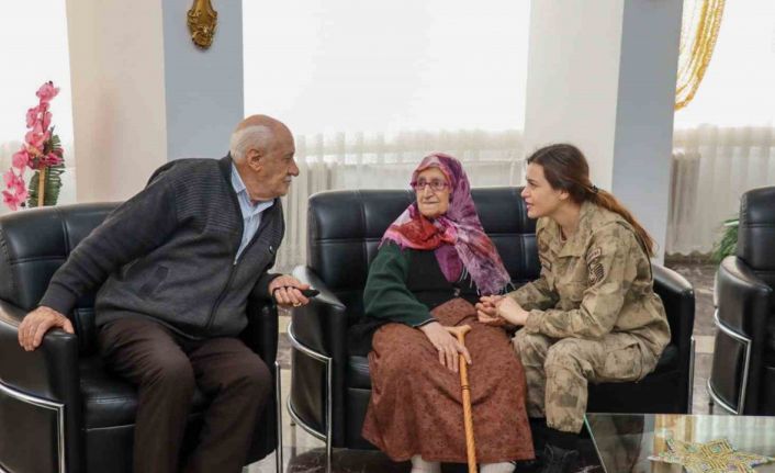 Jandarma ekipleri huzurevi sakinleriyle bir araya geldi