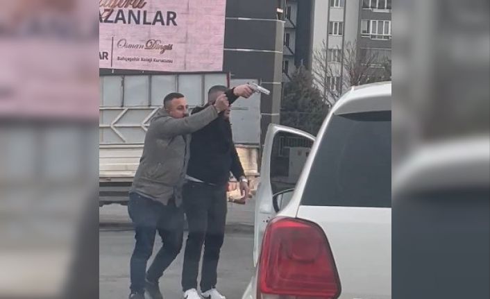 Kahramanmaraş’ta iki sürücü arasında kavga: Biri bagajı açınca diğeri tabanca çekti
