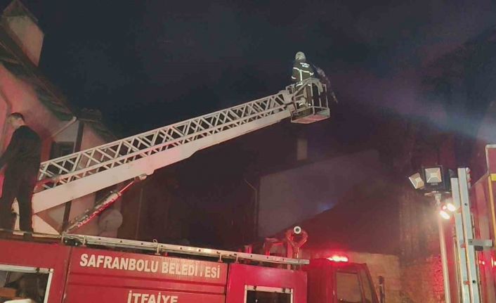 Karabük’te iki ev alevlere teslim oldu