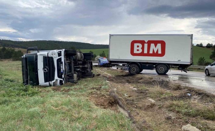 Kastamonu’da devrilen kamyondaki 1 kişi yaralandı