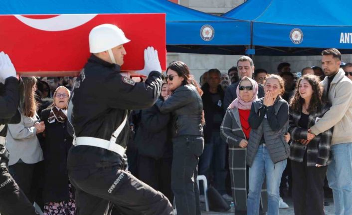 Kazada hayatını kaybeden polis memurunun kızının feryadı yürekleri dağladı