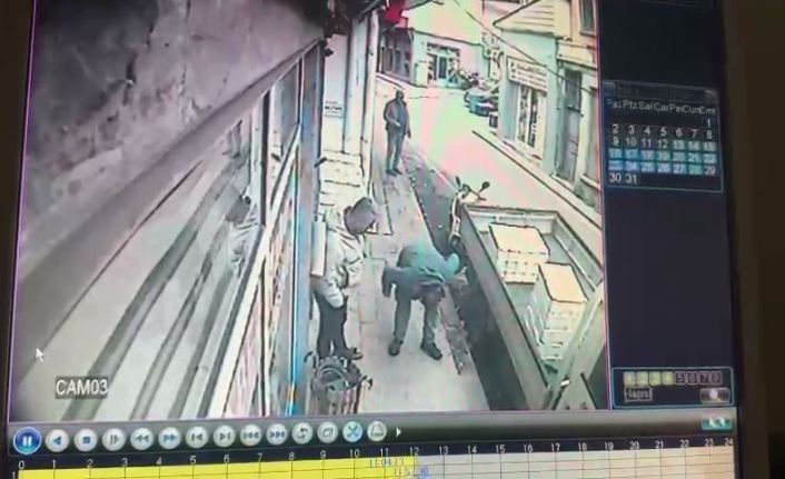 Kedinin tezgahtan balık alması kamerada