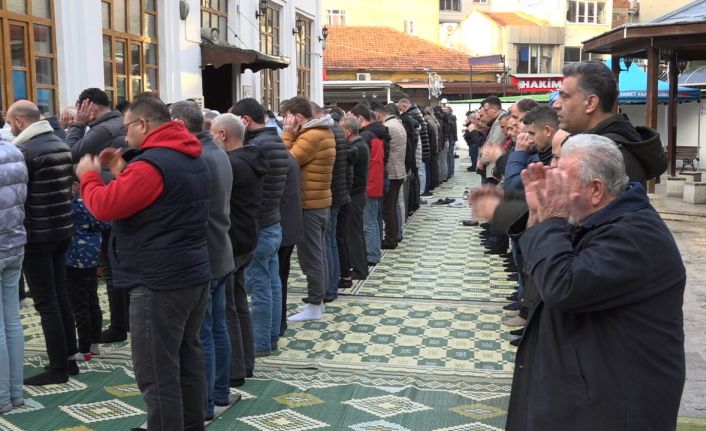 Kırklareli’nde Ramazan Bayramı’nda vatandaşlar camilere akın etti