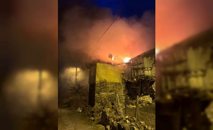 Kızılcahamam’da iki katlı binada yangın çıktı