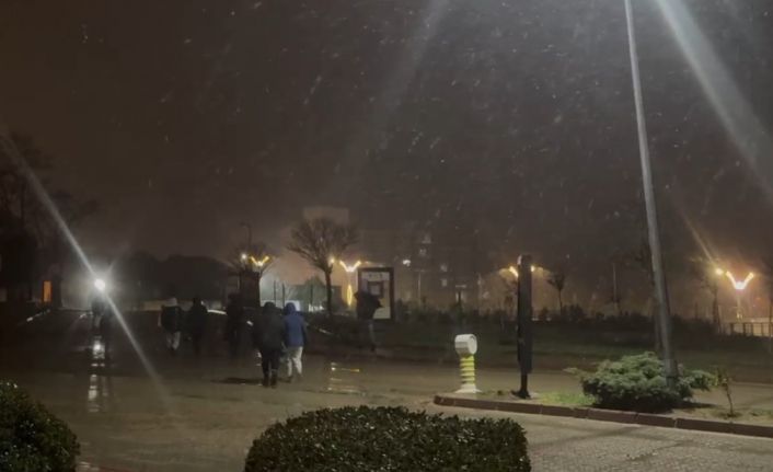 Kocaeli’de hava aniden soğudu: Mart ayında yükseklerde kar yağışı başladı