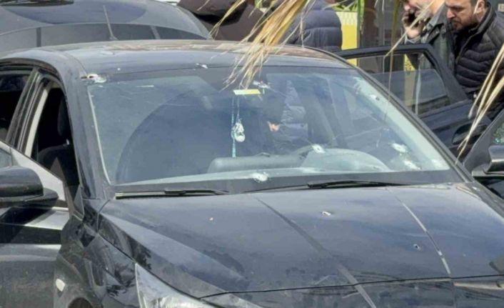 Küçükçekmece’de araca silahlı saldırı: 1 ölü, 1 yaralı