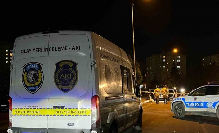 Küçükçekmece’de şüpheli araçtan cephanelik çıktı